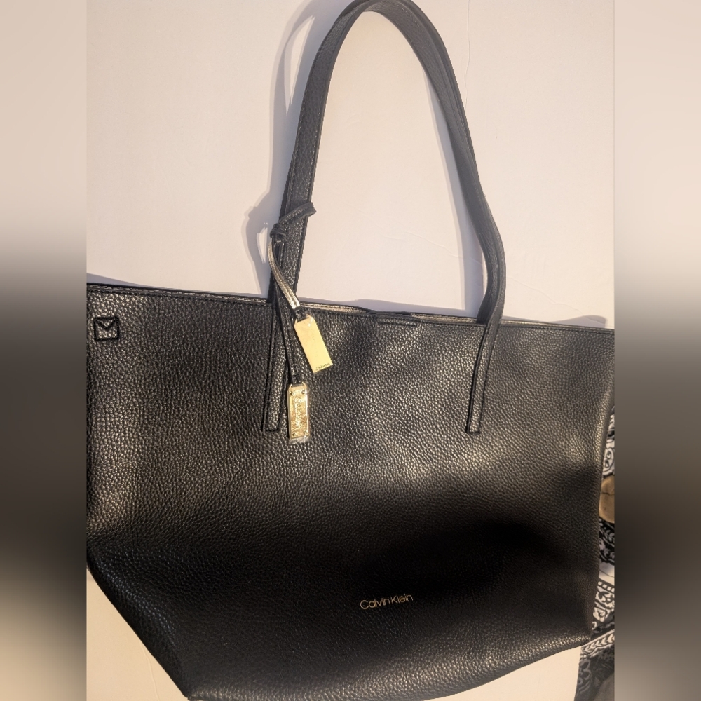 Calvin Klein NEW BLACK METALLIC INSIDE TOTE BAG